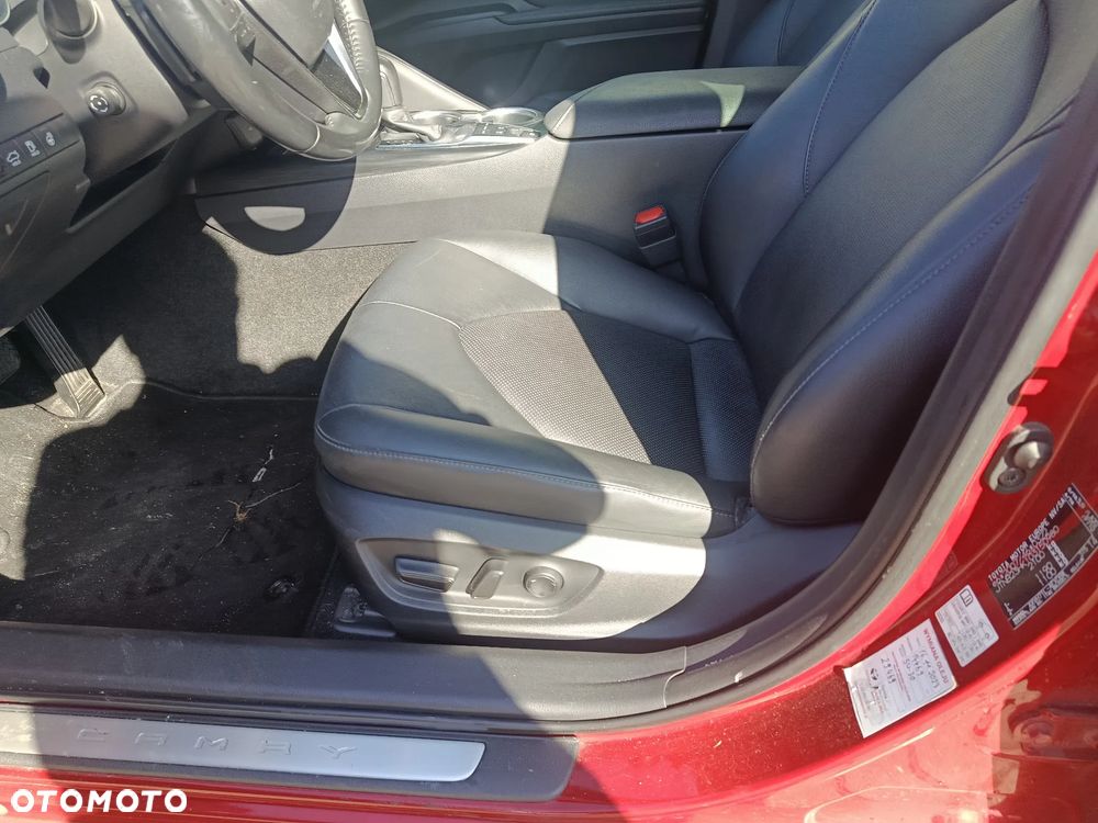 Toyota Camry 2.5 Hybrid Executive CVT - 10