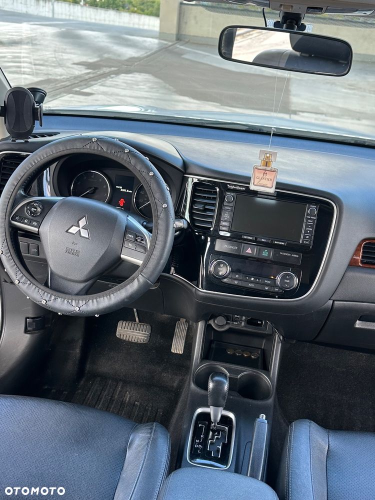 Mitsubishi Outlander - 9