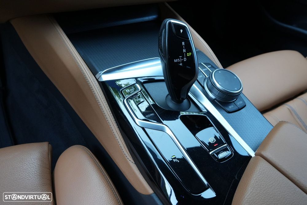 BMW 520 d Pack Desportivo M Auto - 46