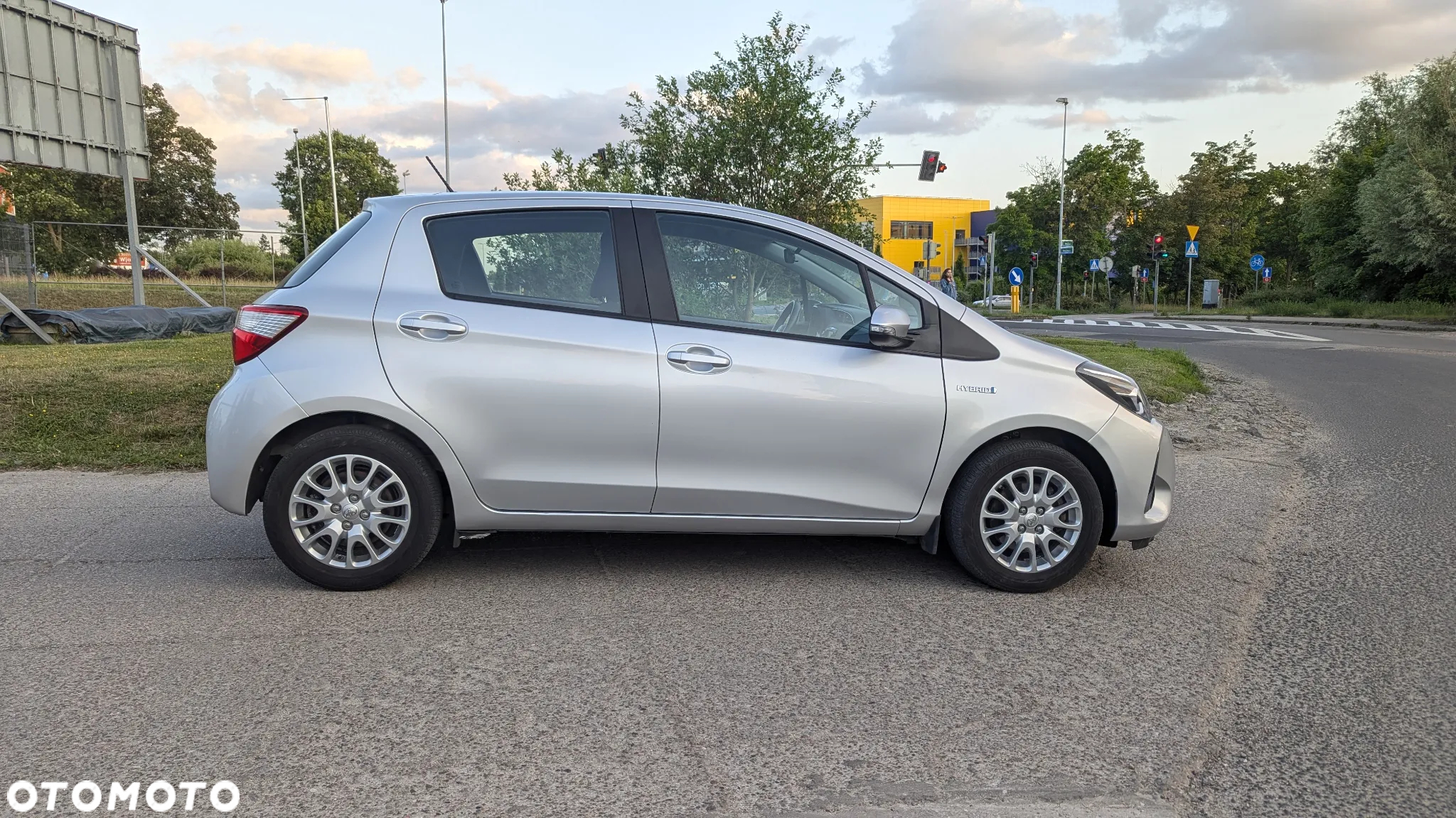 Toyota Yaris Hybrid 100 Dynamic - 9