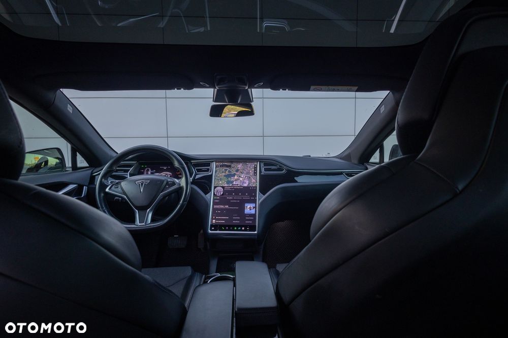 Tesla Model S - 4