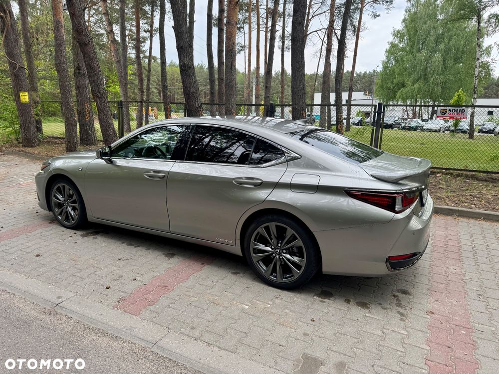 Lexus ES 300h F Sport - 12