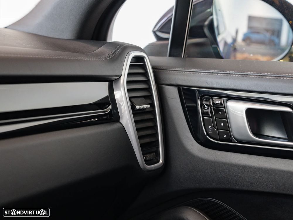 Porsche Cayenne E-Hybrid - 40