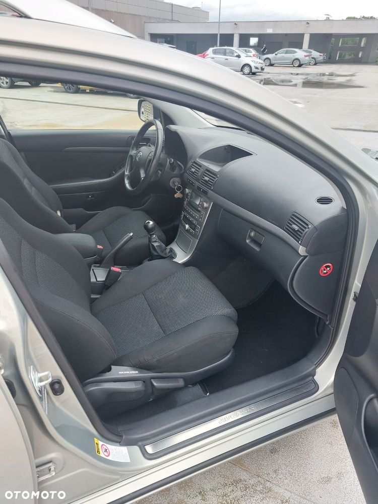 Toyota Avensis 2.0 D-4D - 9