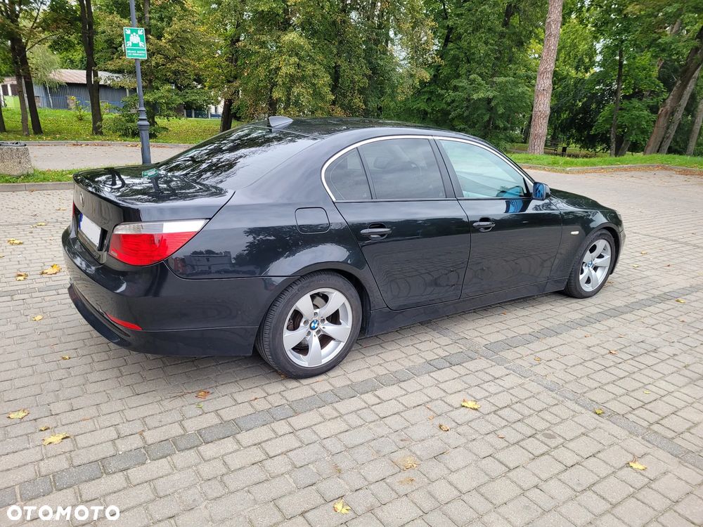 BMW Seria 5 520i - 4