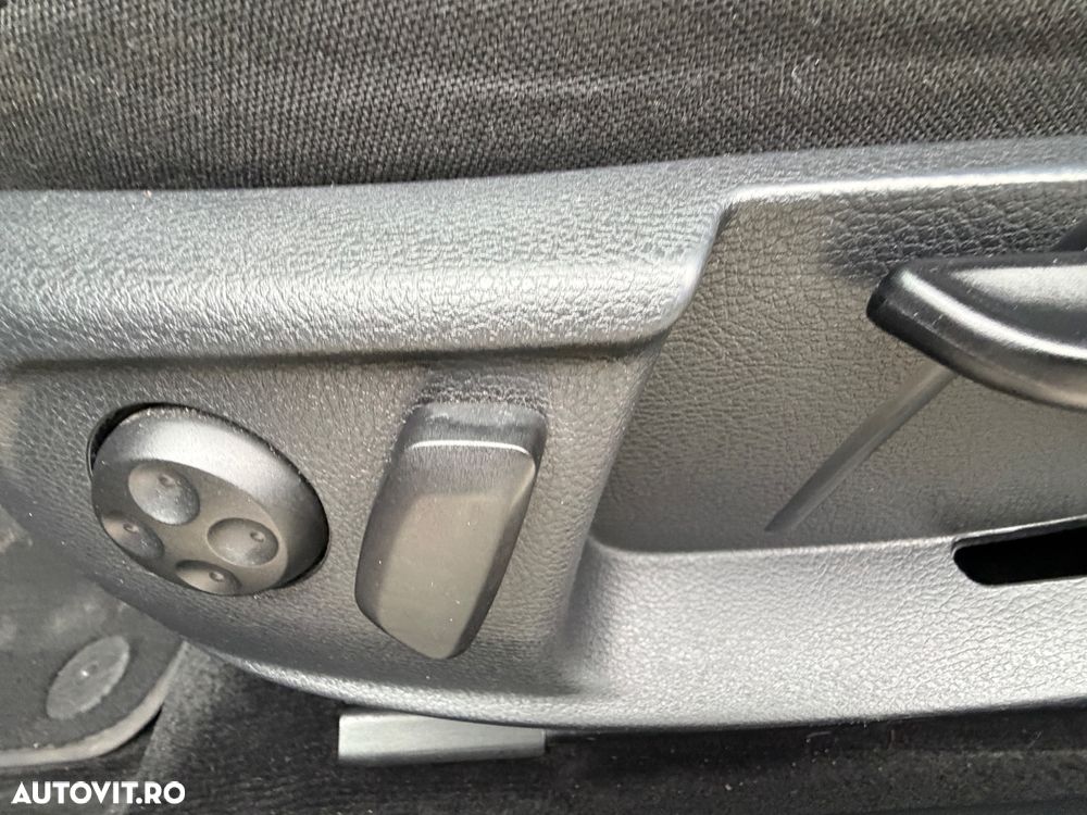 Volkswagen Passat Variant 2.0 TDI DSG BlueMotion Technology Comfortline - 24