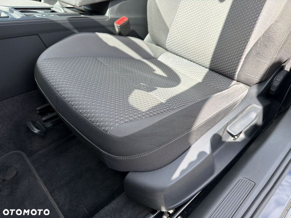 Volkswagen Passat 2.0 TDI SCR Trendline - 14