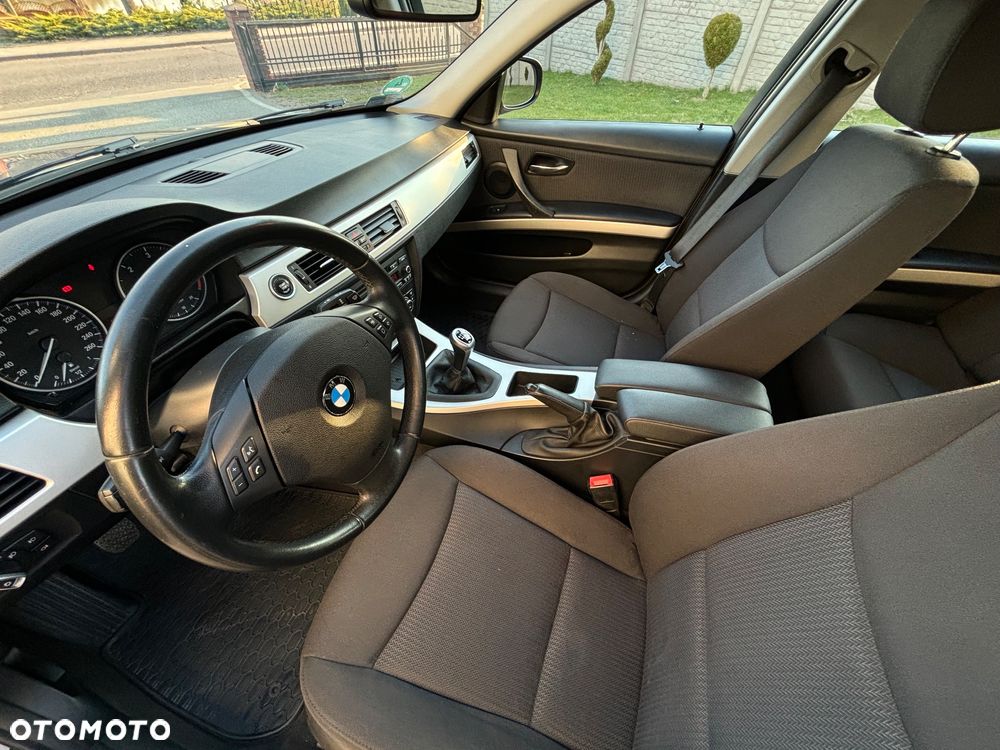 BMW Seria 3 318d DPF Edition Lifestyle - 12
