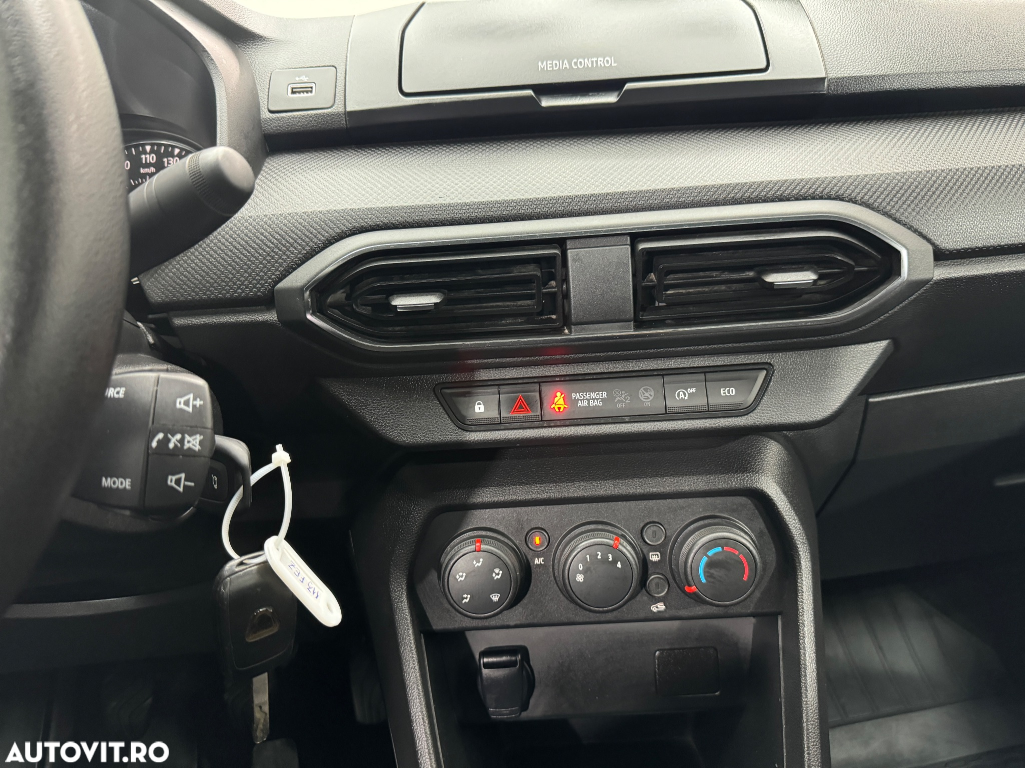 Dacia Logan TCe 90 Essential - 17