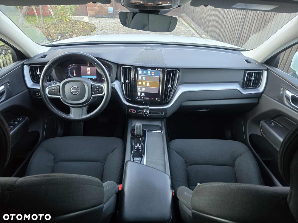 Volvo XC 60 D4 Momentum Pro - 24