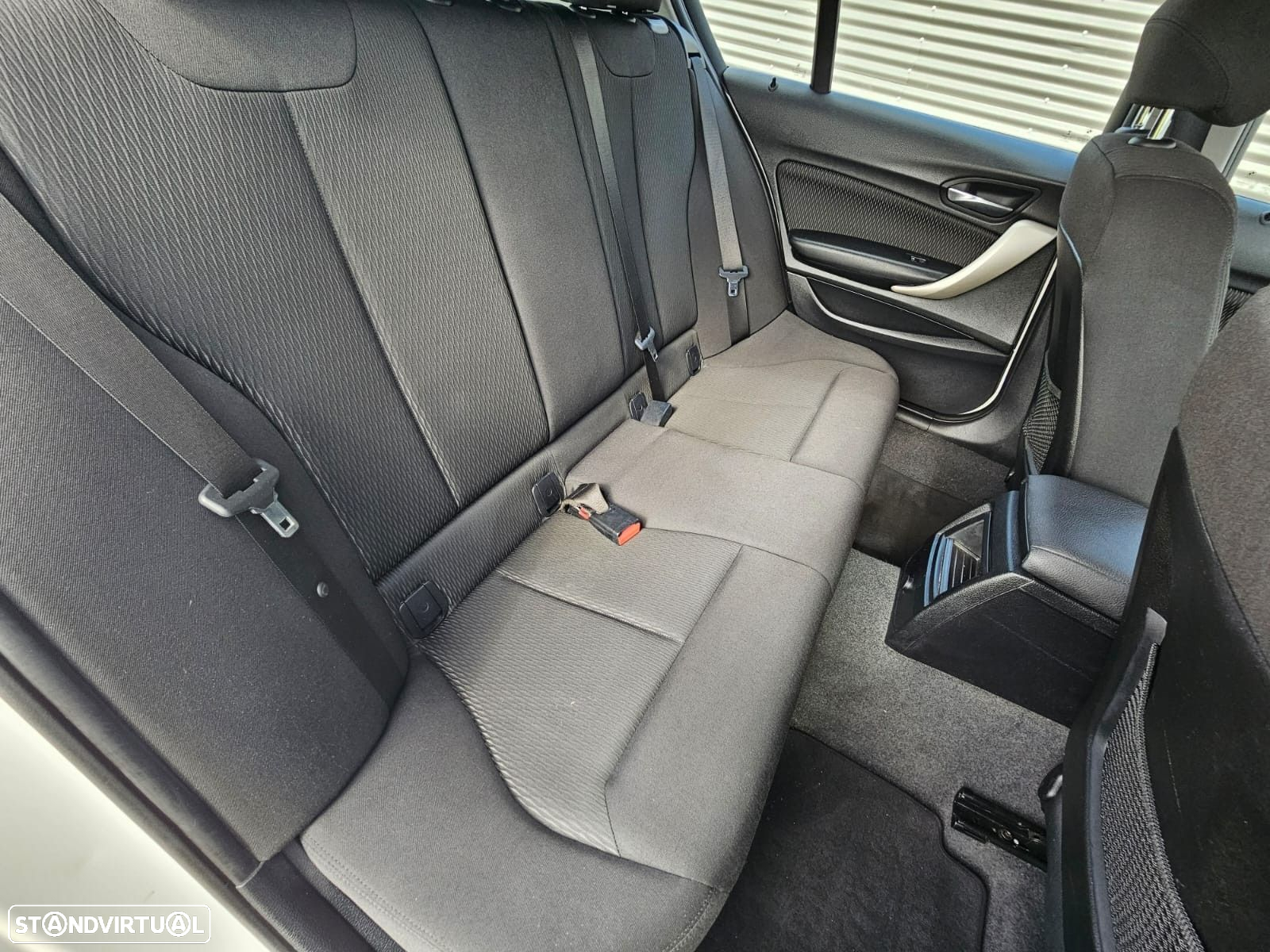 BMW 116 d Line Urban - 23