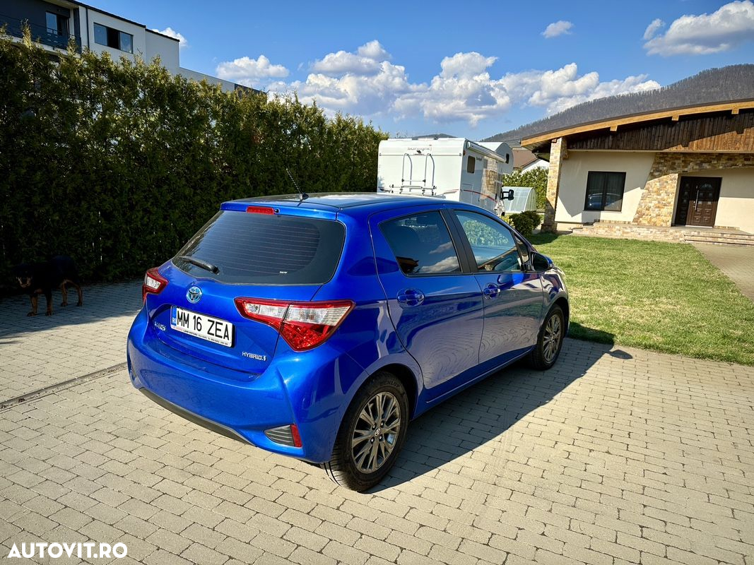 Toyota Yaris 1.5 VVT-i HSD Bi-Tone B&B (Albastru&Negru) - 3