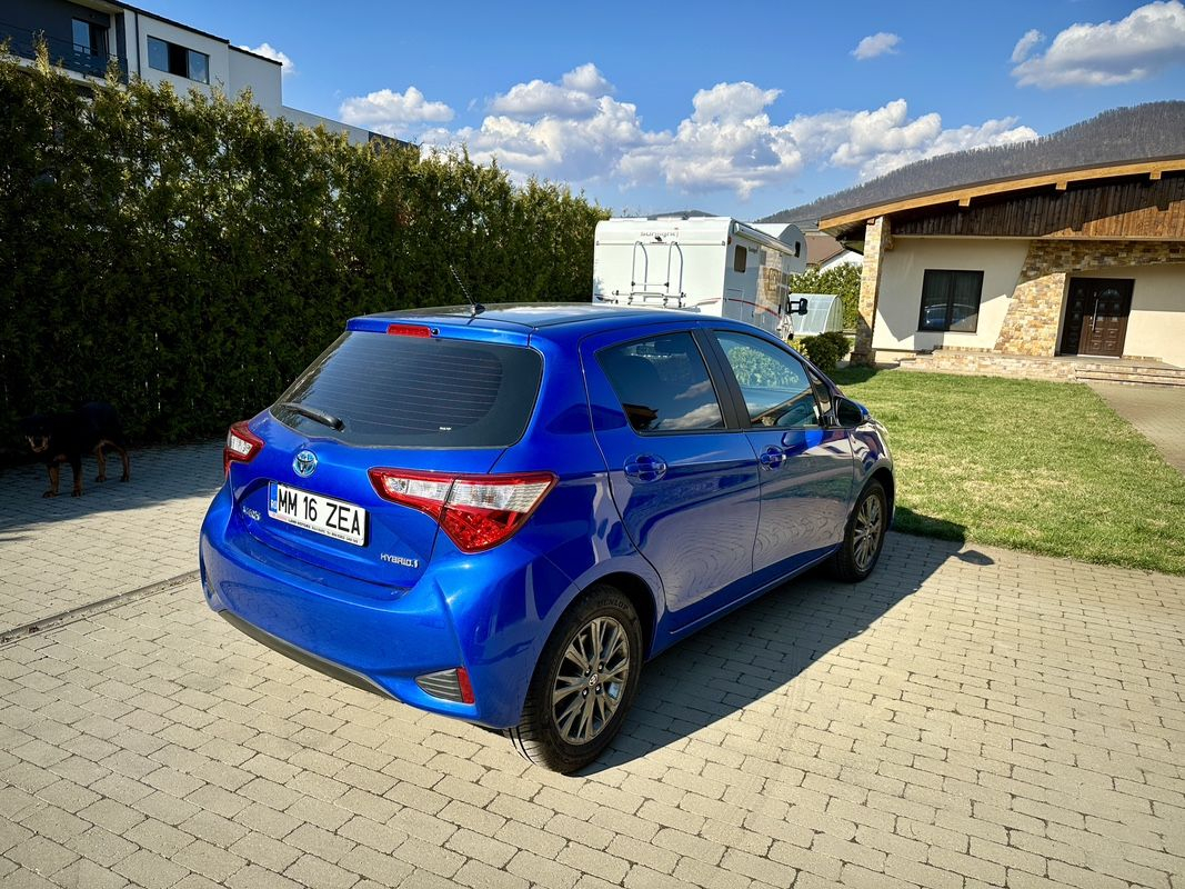 Toyota Yaris 1.5 VVT-i HSD Bi-Tone B&B (Albastru&Negru) - 3