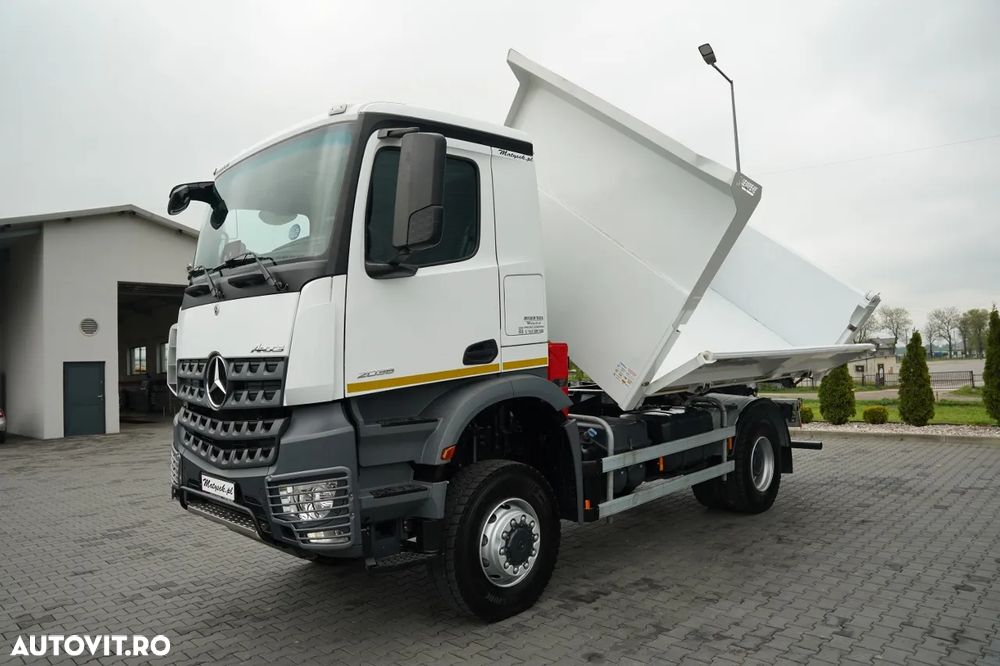 Mercedes-Benz AROCS 2038 / 4x4 / BASCULABILĂ PE DOUĂ LATE / HIDRODOLTA / AUTOMATĂ / - 11