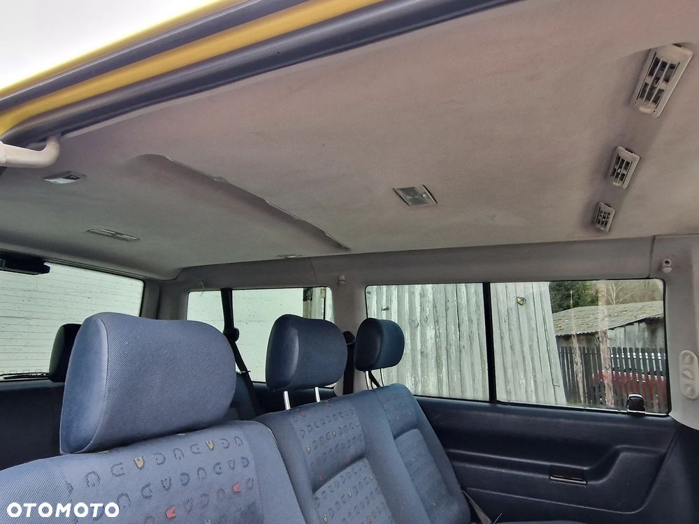 Volkswagen Caravelle - 17