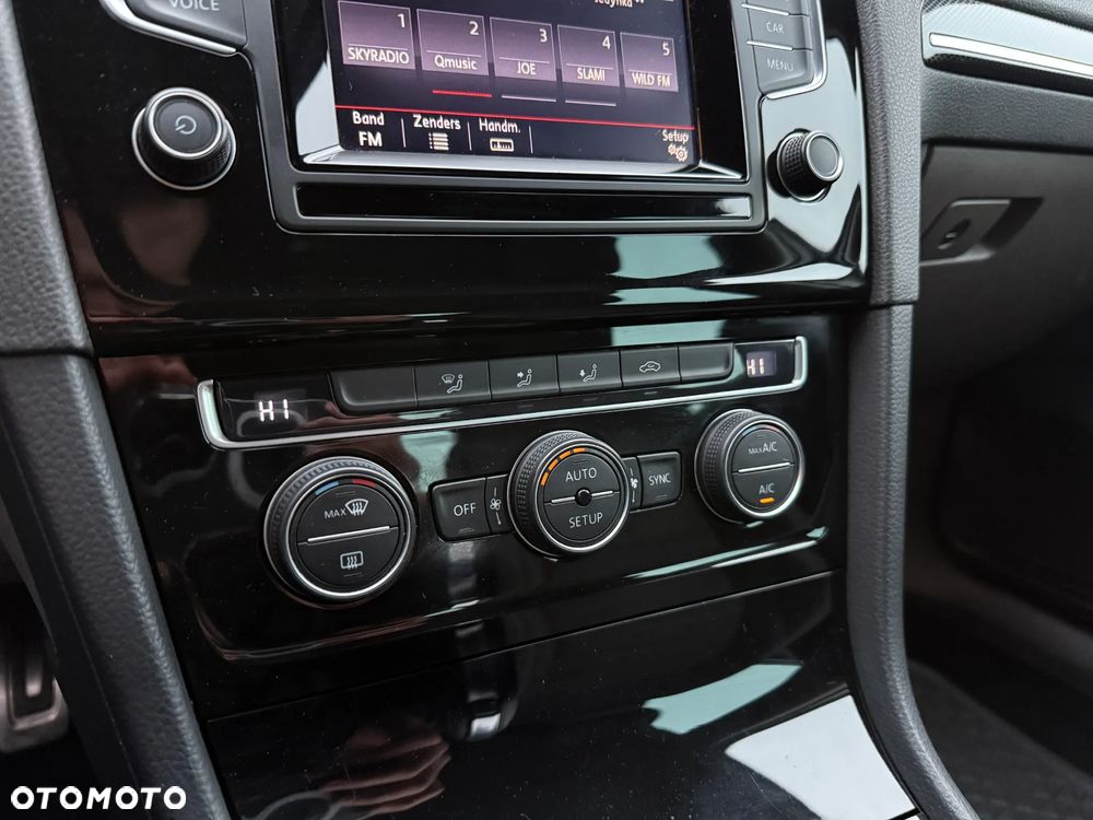 Volkswagen Golf - 28