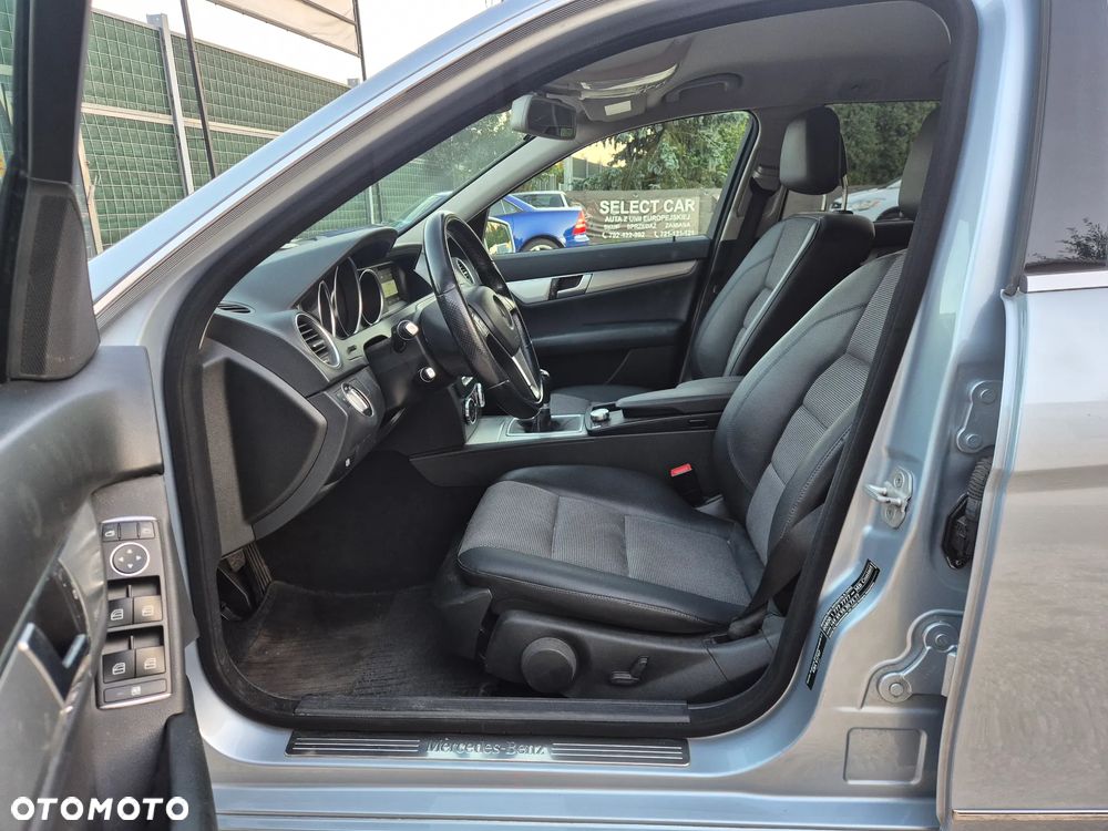 Mercedes-Benz Klasa C 220 CDI DPF (BlueEFFICIENCY) Avantgarde - 5