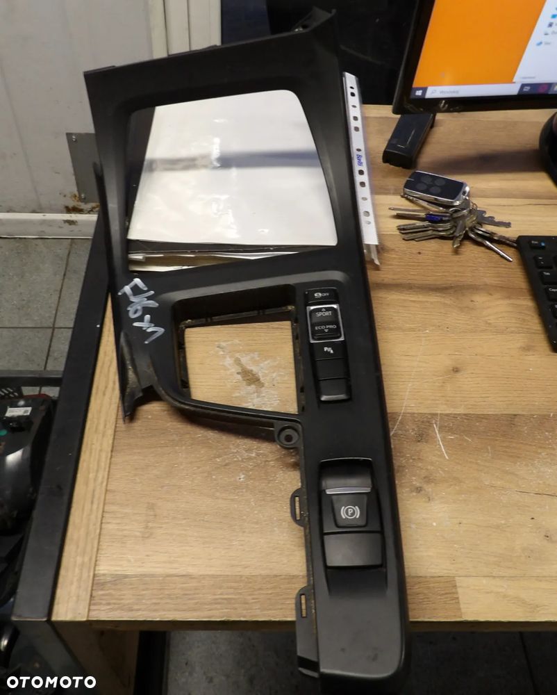 BMW - F48,X1 - OSŁONA TUNELU ŚRODKOWEGO - PANEL SPORT OFF - PANEL HAMULCA RĘCZNEGO - 9374833  9292548 - 1