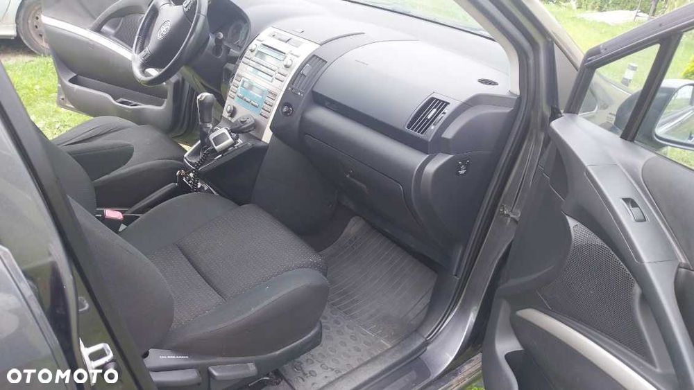 Toyota Corolla Verso - 8
