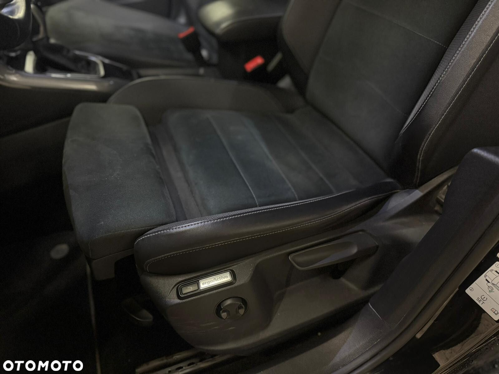 Volkswagen T-Roc - 17