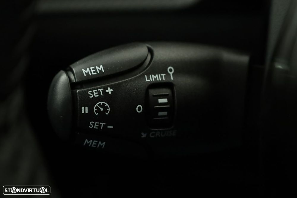 Peugeot 2008 1.2 Allure - 17