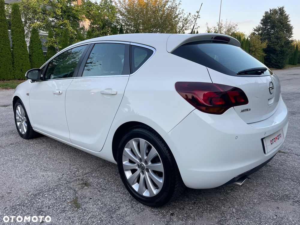 Opel Astra 1.4 Turbo Exklusiv - 25