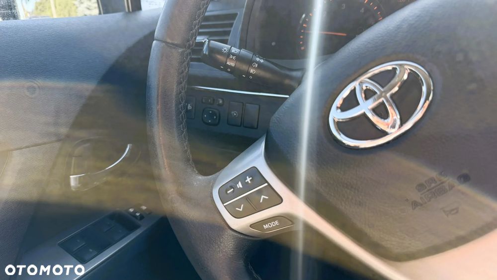 Toyota Avensis 2.0 D-4D Premium - 26