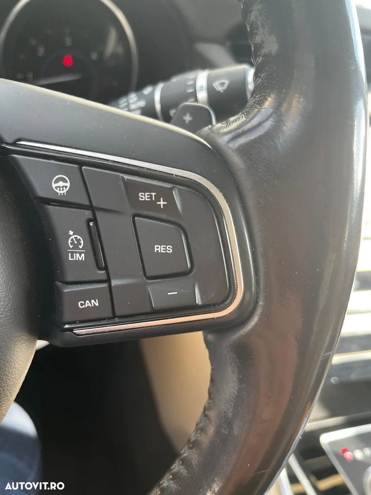 Jaguar XF 20d RWD Prestige - 6