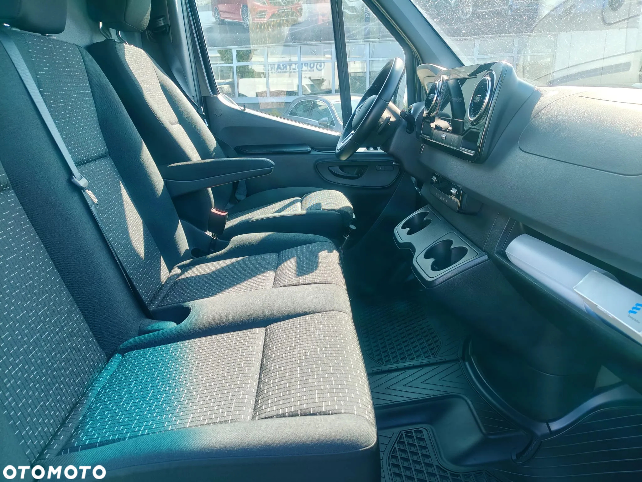 Mercedes-Benz Sprinter 319 Furgon L4H2 - 16