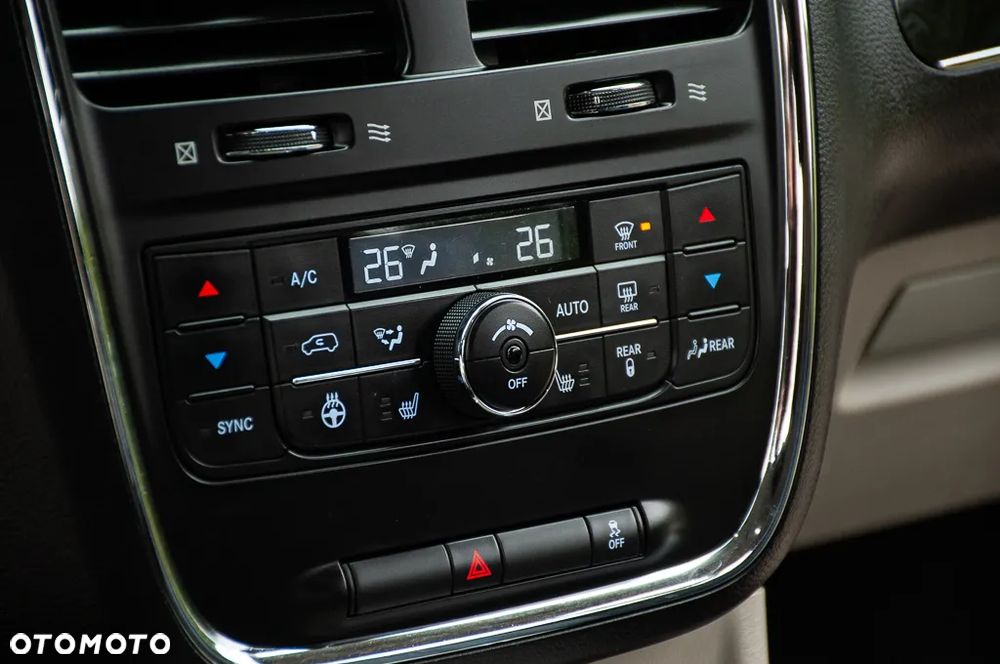 Lancia Voyager 3.6 Platinum - 36