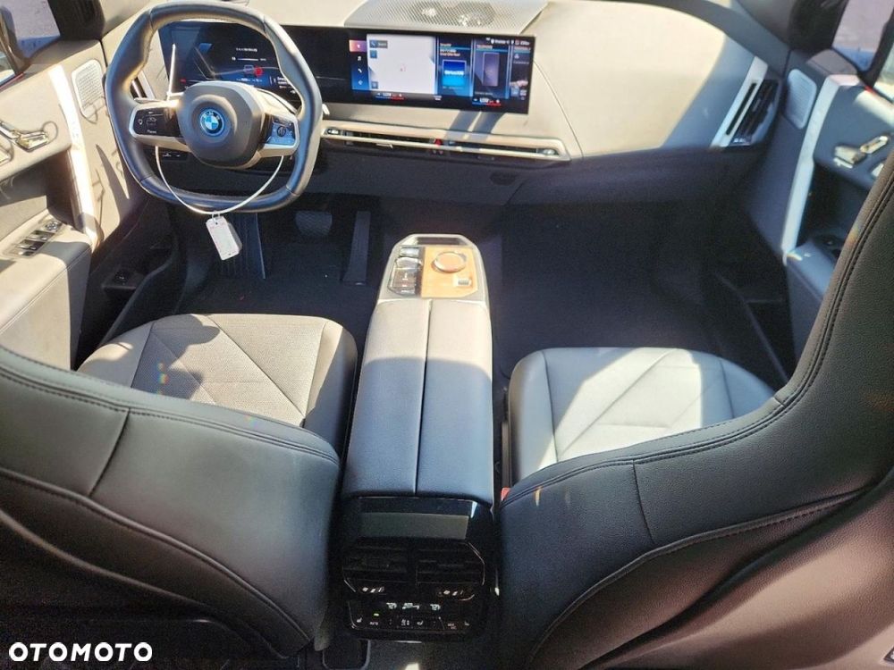 BMW iX - 8