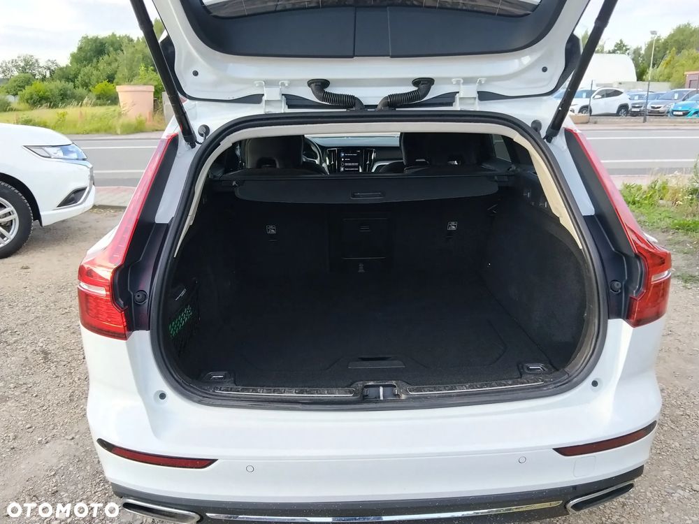 Volvo V60 T6 AWD Plug-In Hybrid Plus Dark - 18