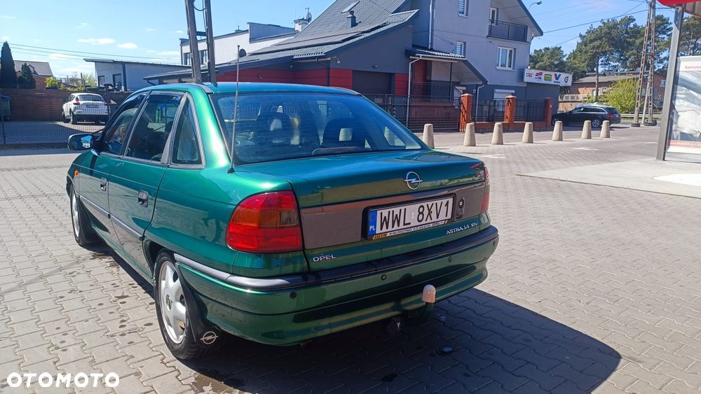 Opel Astra 1.4 16v GL - 10