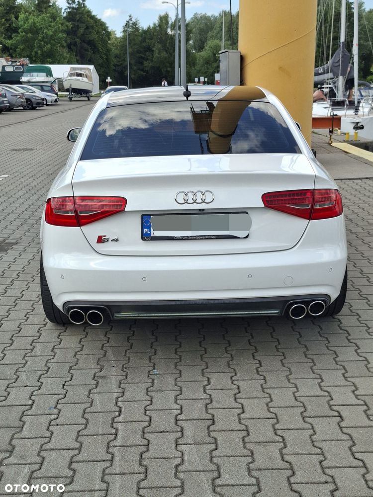 Audi A4 Limousine - 4