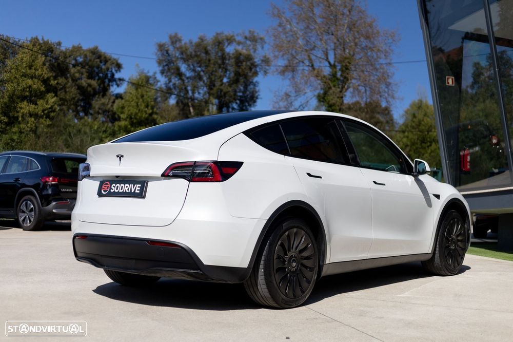 Tesla Model Y Standard RWD - 5