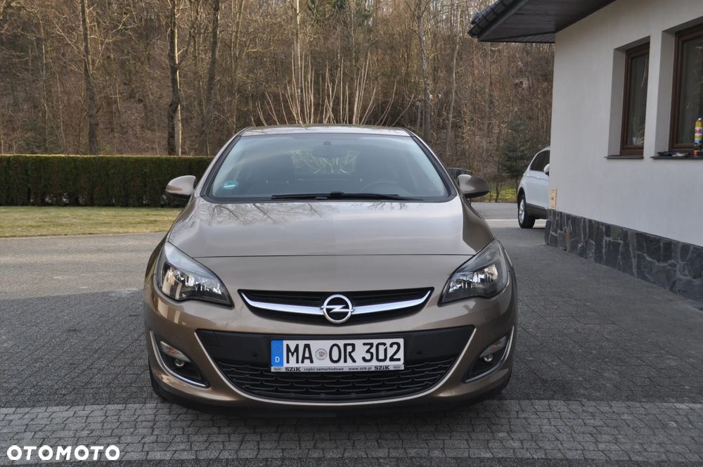 Opel Astra 1.4 Turbo Color Edition - 11