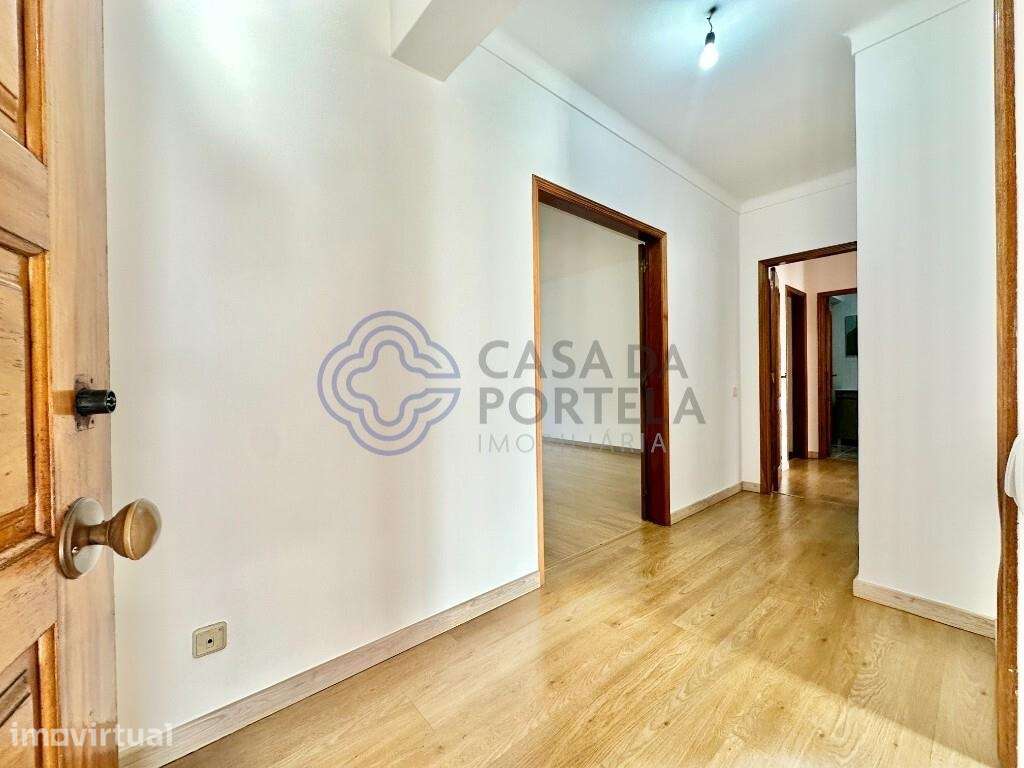 Apartamento T3 semi-renovado com terraço, lugar de estacionamento, arr - Grande imagem: 5/49