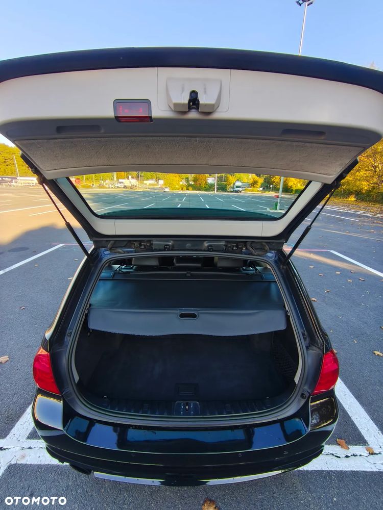 BMW Seria 3 320i Touring - 35