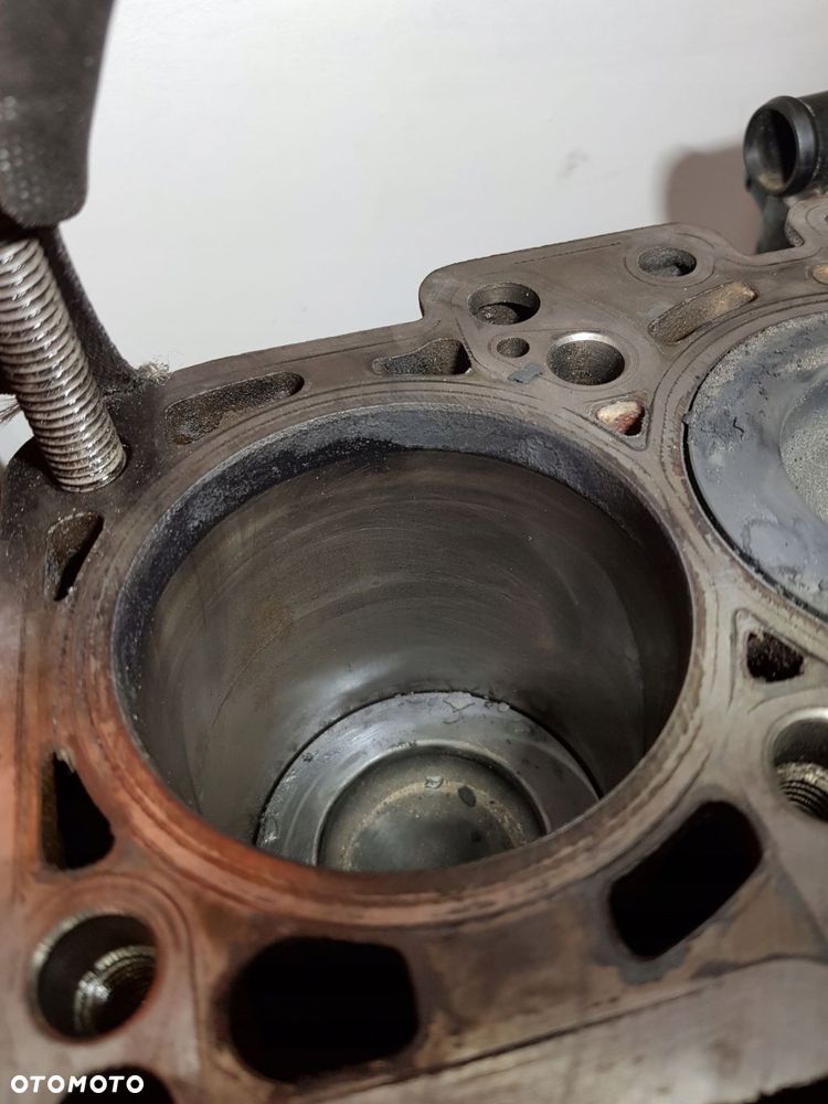 dół silnika blok wał tłoki vw audi skoda seat 2.0 tdi cfh - 12