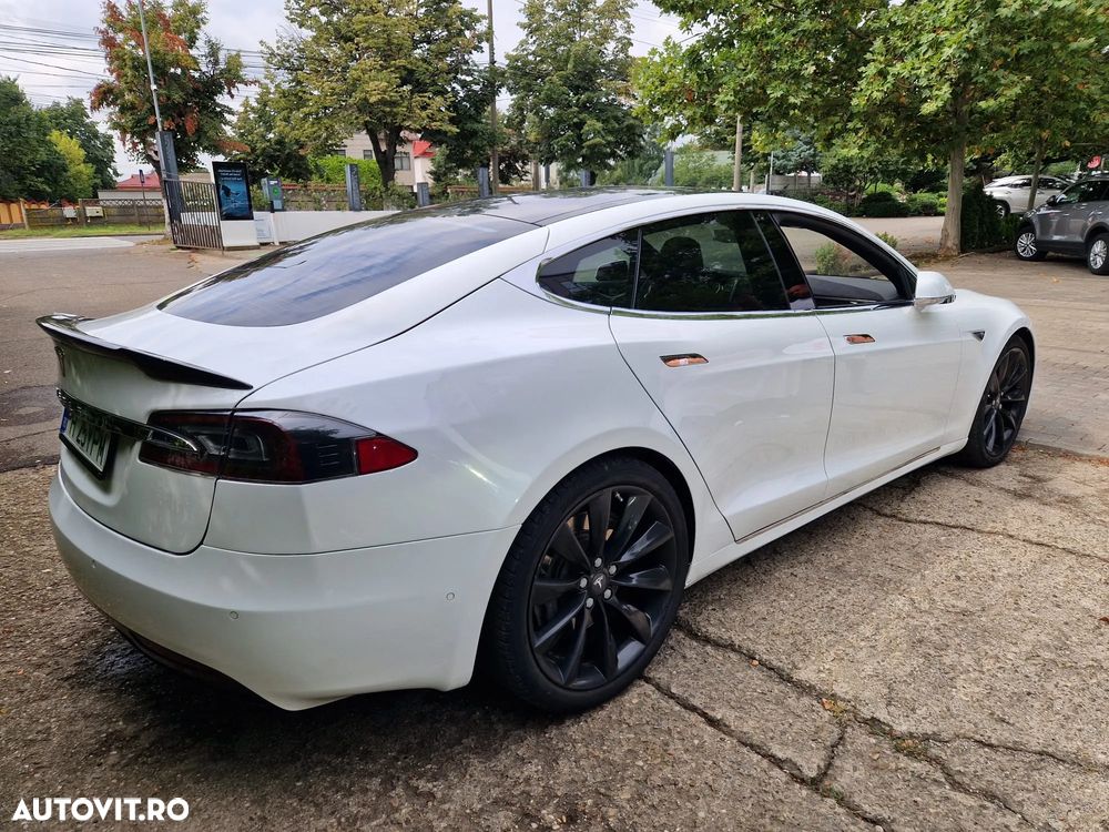 Tesla Model S - 12