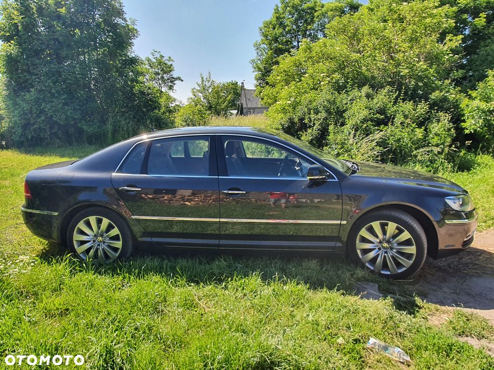 Volkswagen Phaeton - 1