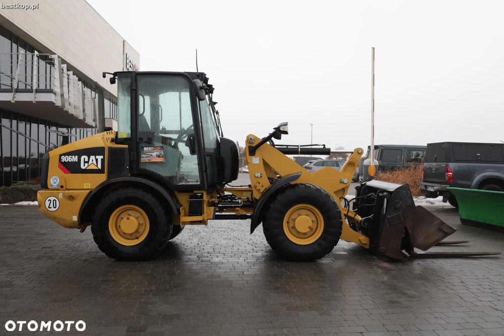 Caterpillar CAT 906M - 4