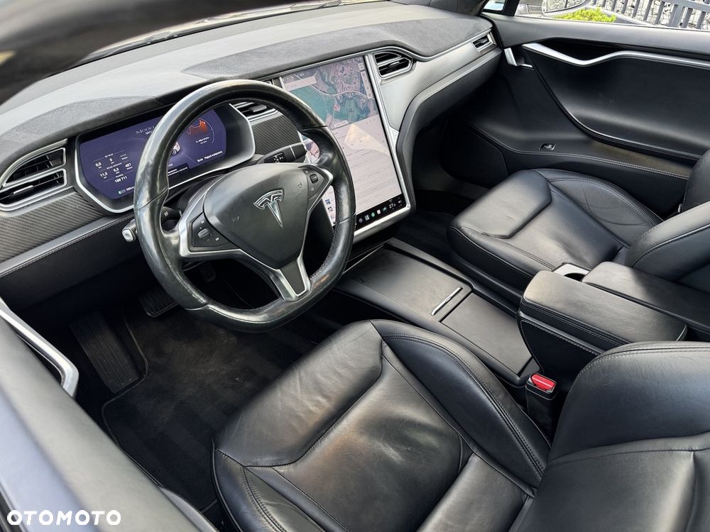 Tesla Model S - 8