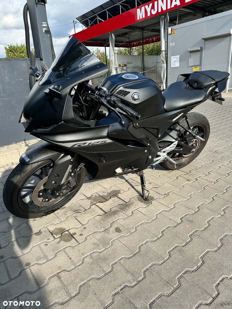 Yamaha YZF - 4