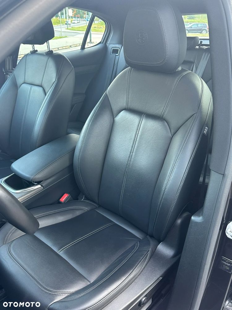 Alfa Romeo Stelvio 2.0 Turbo TI Q4 - 25