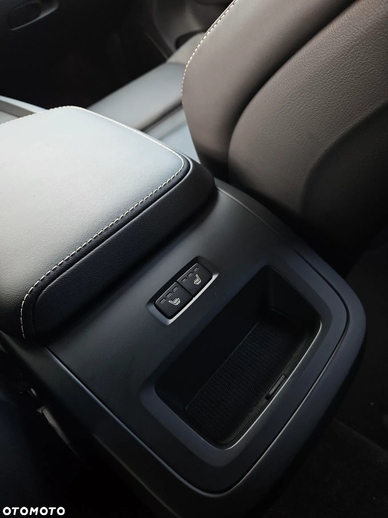 Volvo XC 60 B4 D AWD Plus Dark - 30