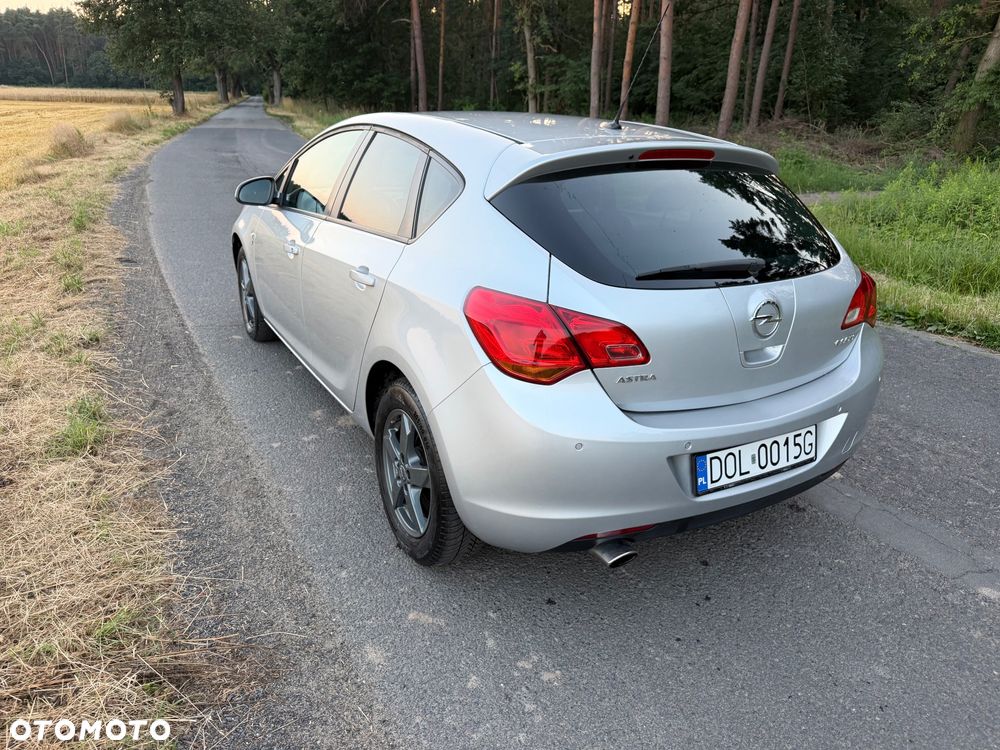 Opel Astra 1.4 Turbo 150 Jahre - 9