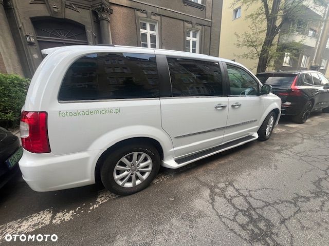 Chrysler Town & Country 3.6 Limited - 10