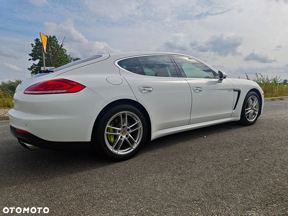 Porsche Panamera - 4