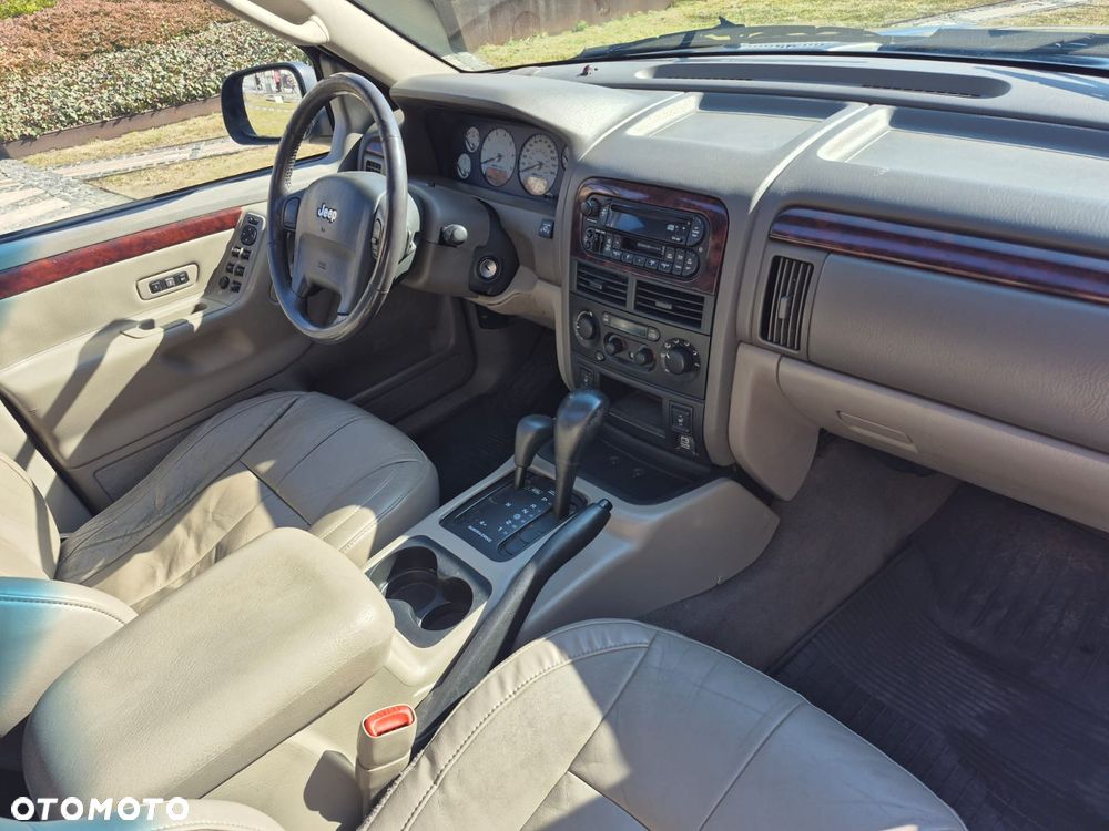 Jeep Grand Cherokee - 33
